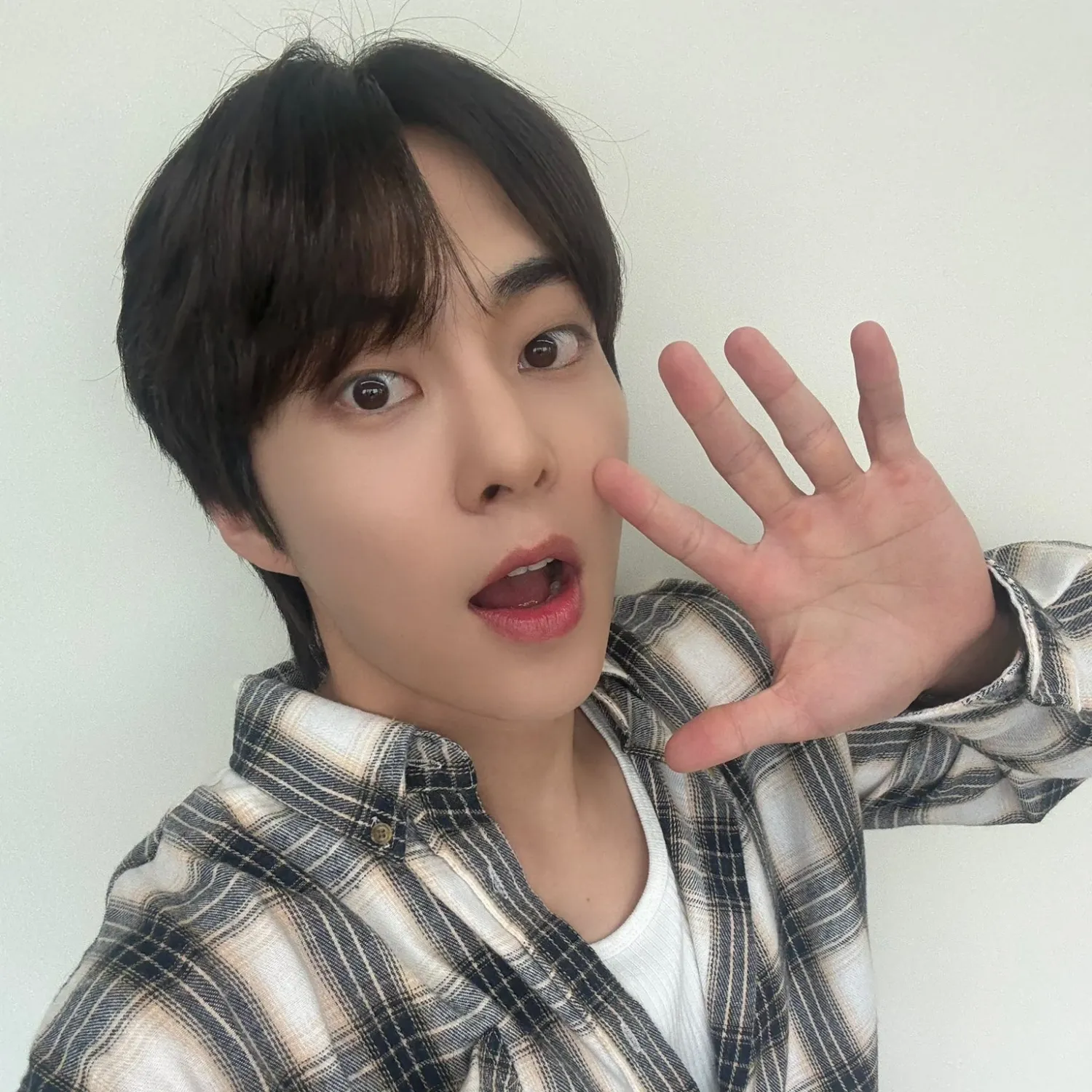Behind-the-scenes cut of Xiumin (EXO)