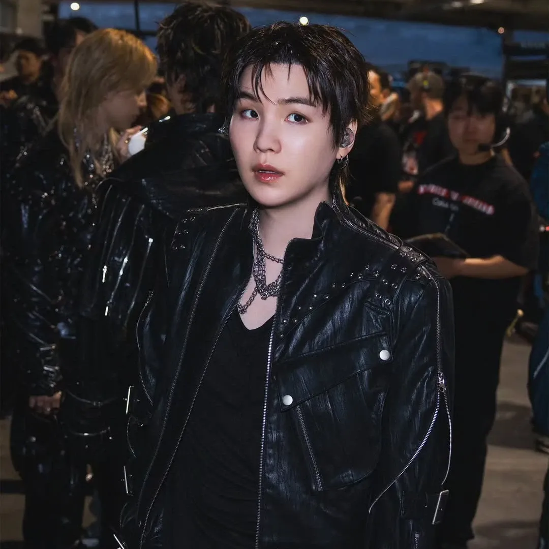 Foto aktivitas terbaru SUGA (BTS)