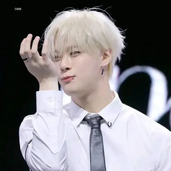 A moment captured by Moonbin (ASTRO)'s fan