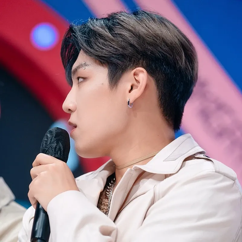 Behind-the-scenes cut of Park Woojin (AB6IX)