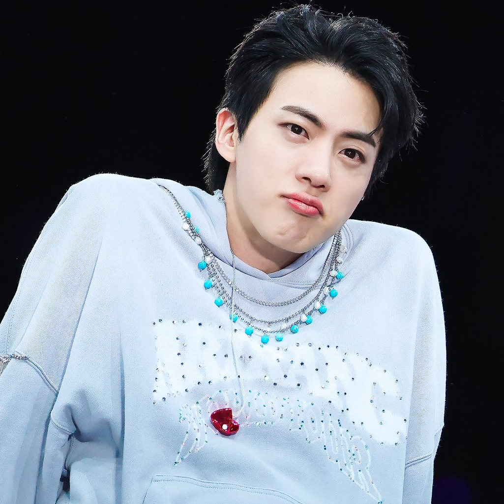 Foto aktivitas terbaru Jin (BTS)