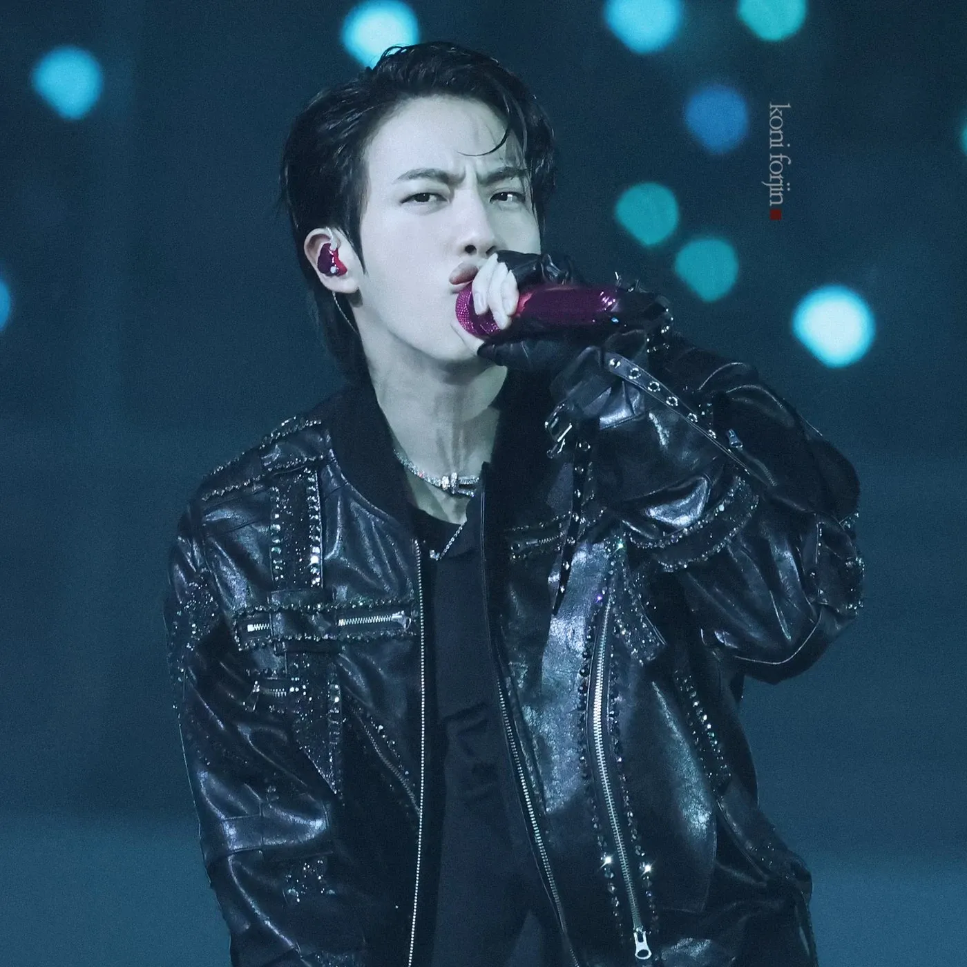 Foto aktivitas terbaru Jin (BTS)