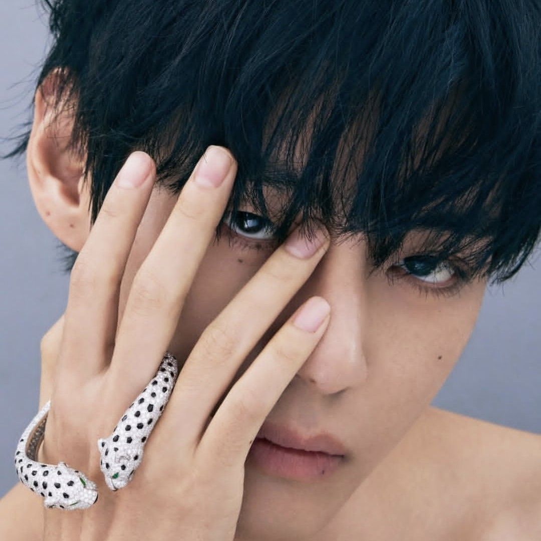 뷔 (방탄소년단)의 최신 사진