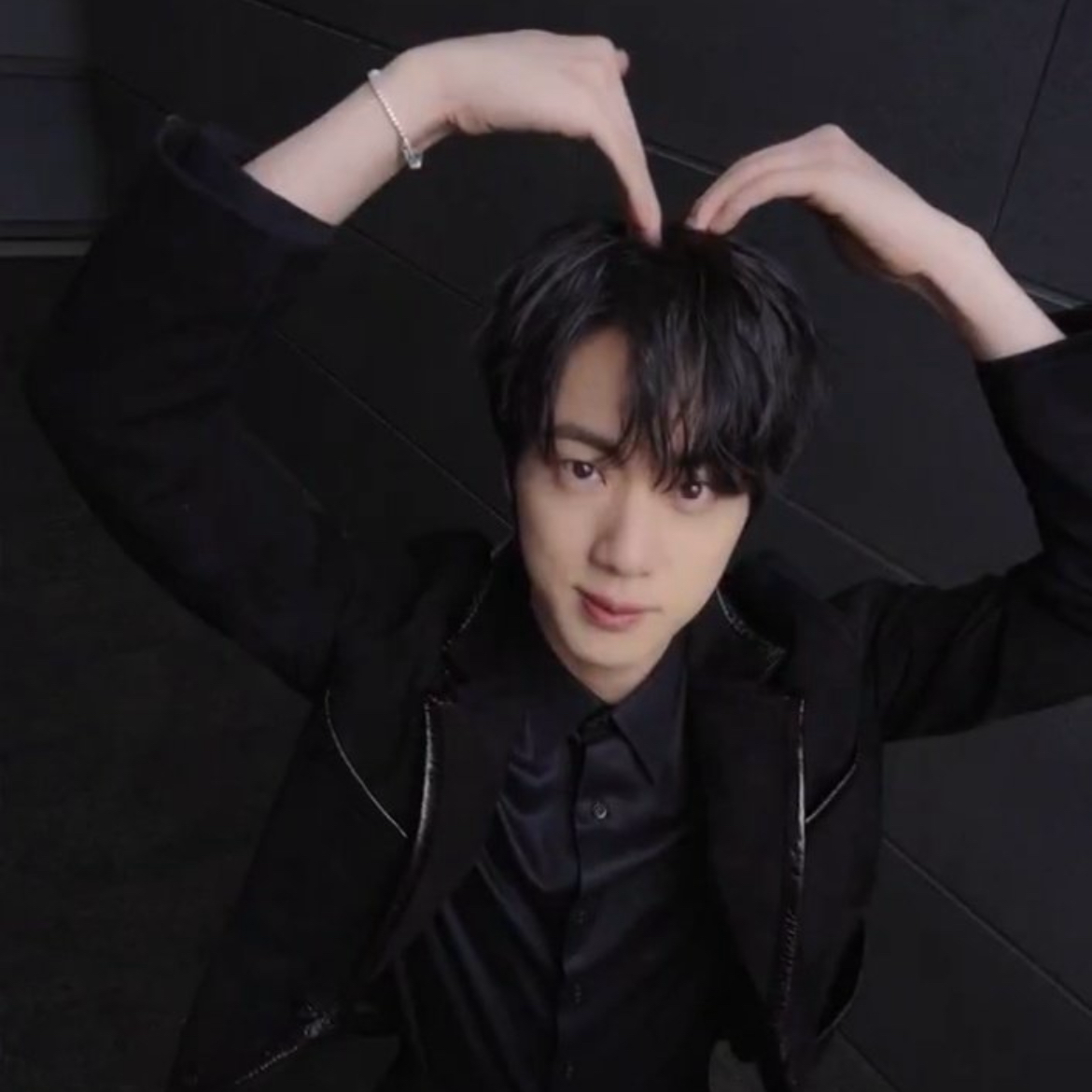 진 (방탄소년단)의 최신 사진