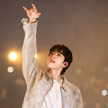 Latest photo of Jin (BTS)