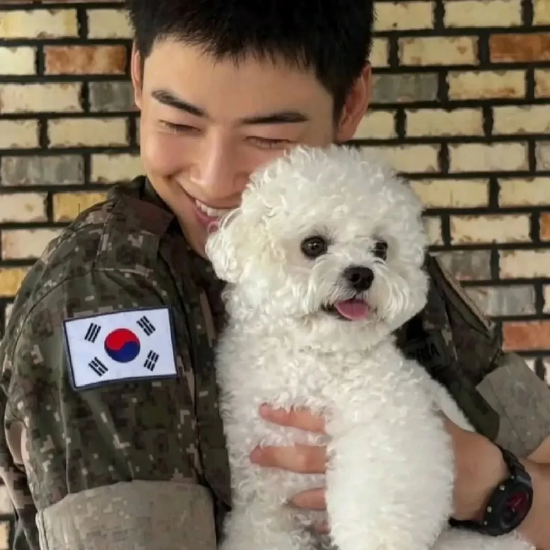 Latest photo of Eunwoo (ASTRO)