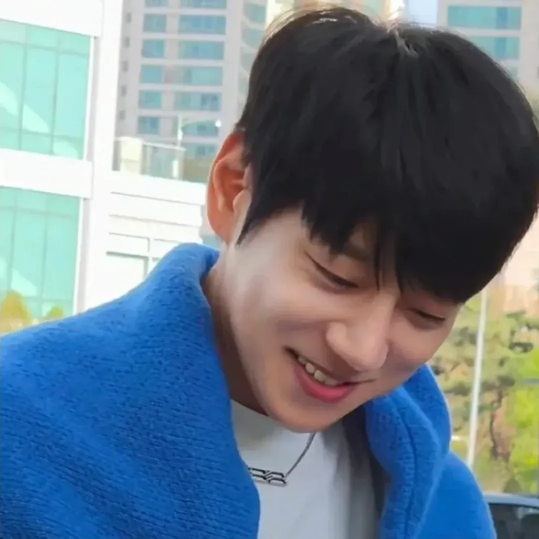 Latest photo of Hwang Chiyeol