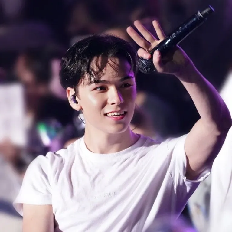 Behind-the-scenes cut of Vernon (SEVENTEEN)