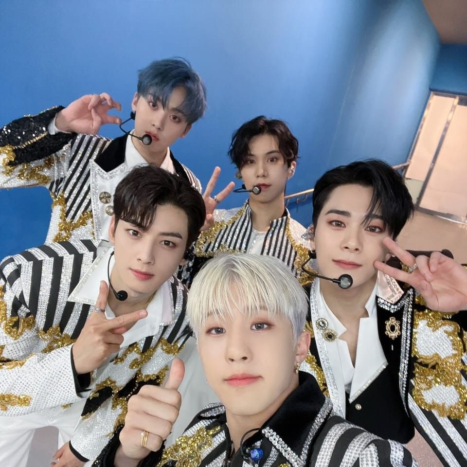 ASTRO的最新照片