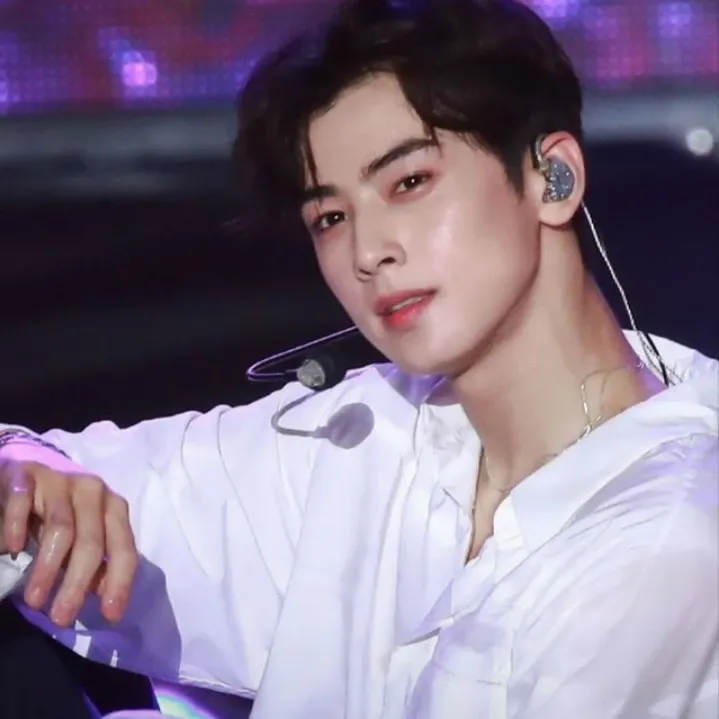 Recent activity shot of Eunwoo (ASTRO)