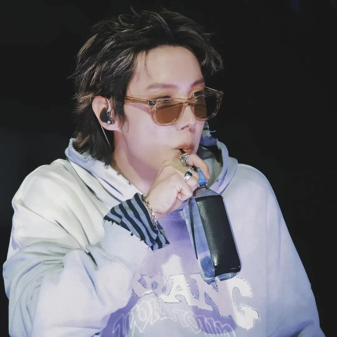 제이홉 (방탄소년단)의 최신 사진
