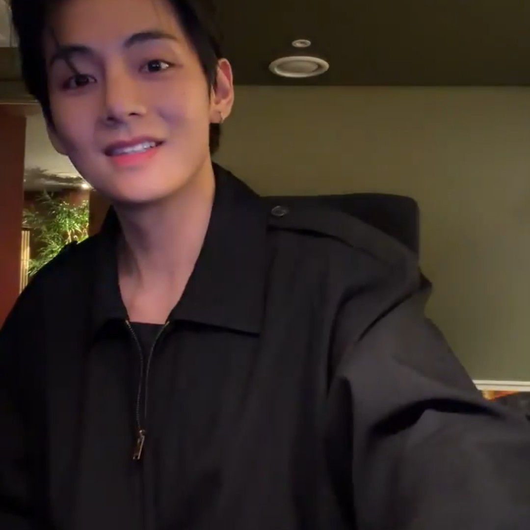 Latest photo of V (BTS)