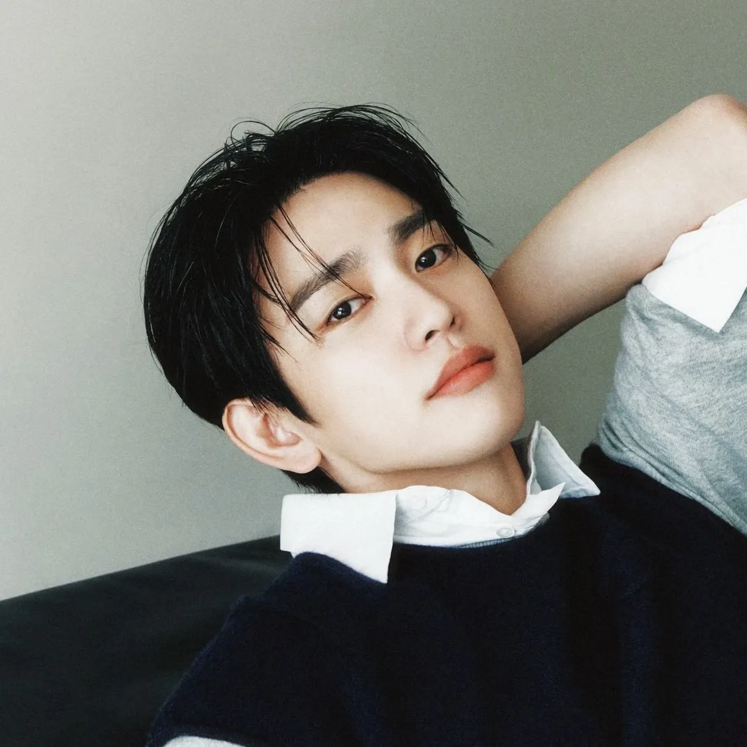 Latest photo of Jinyoung (GOT7)