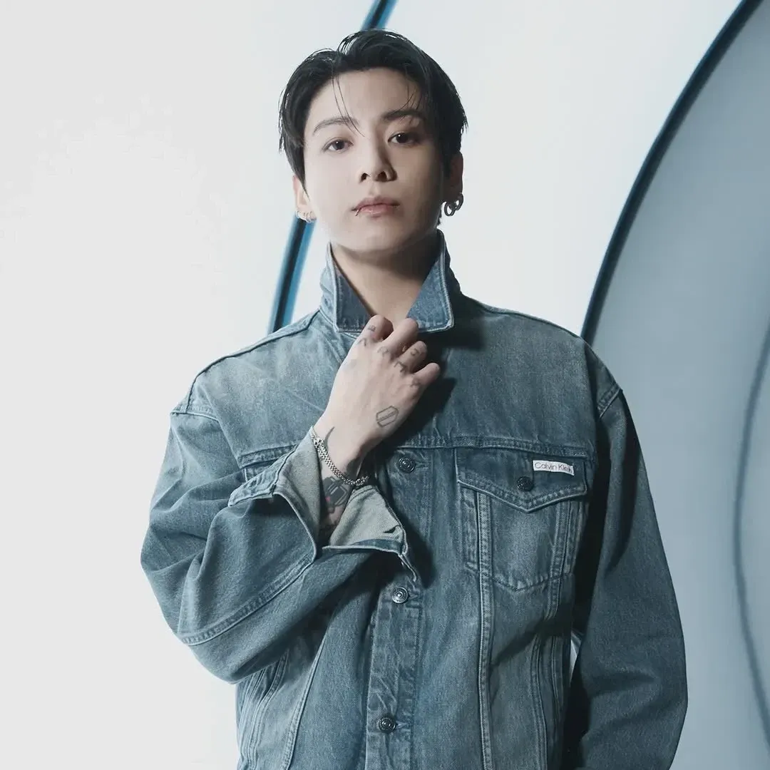 Foto aktivitas terbaru Jungkook (BTS)