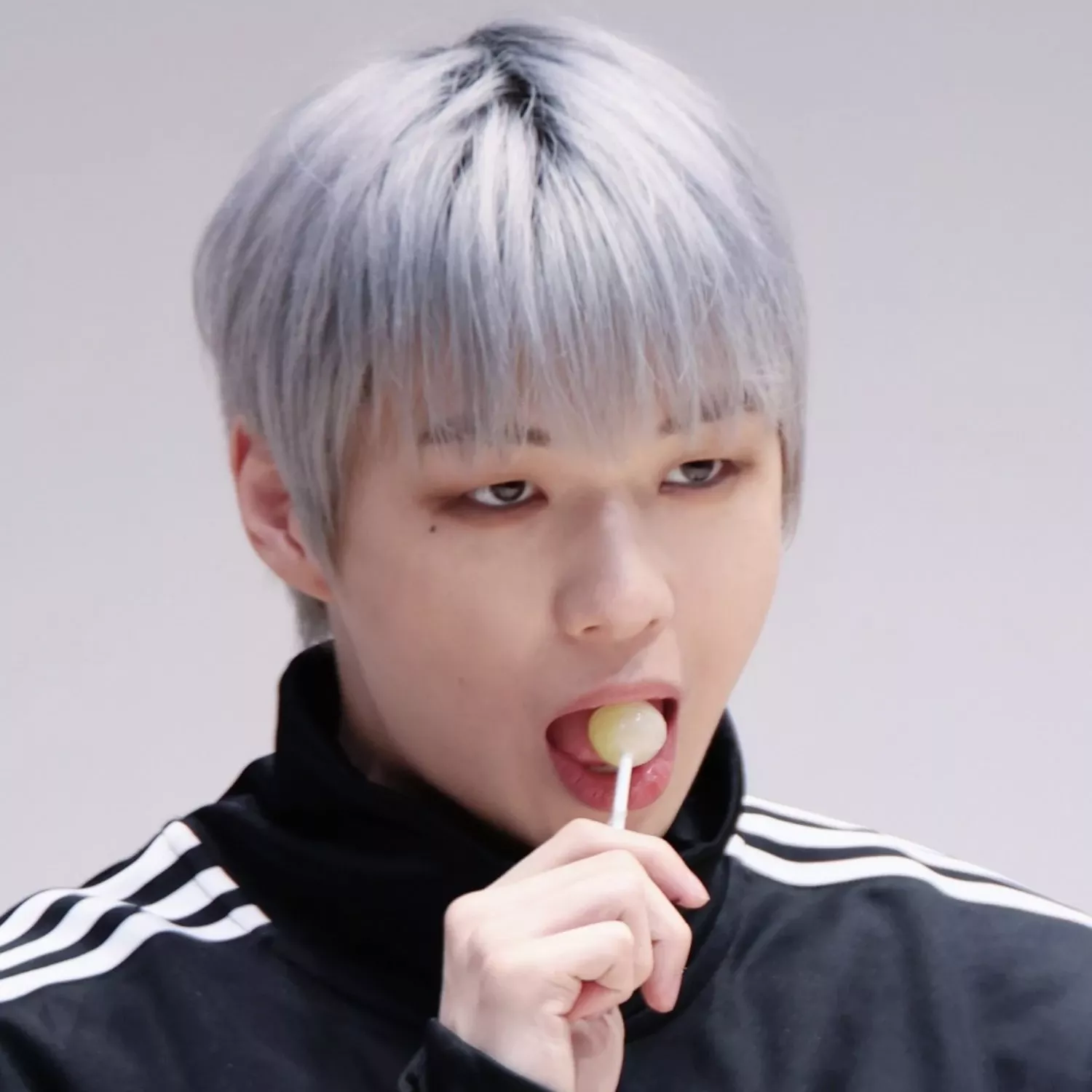 강다니엘의 비하인드 컷