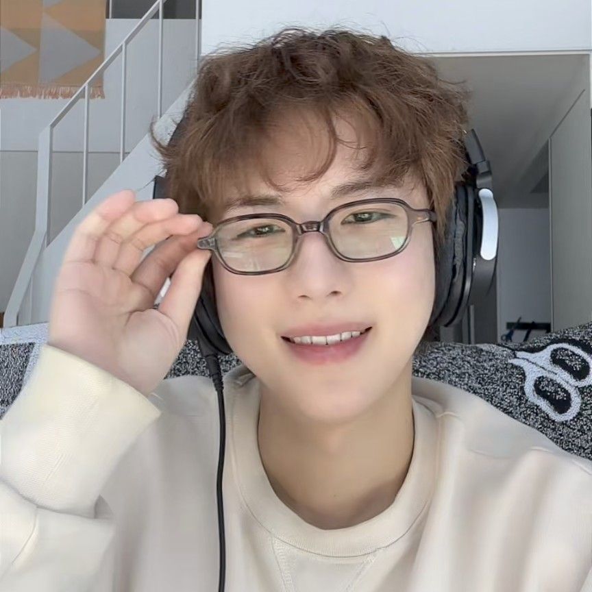 Latest photo of Wow (A.C.E)