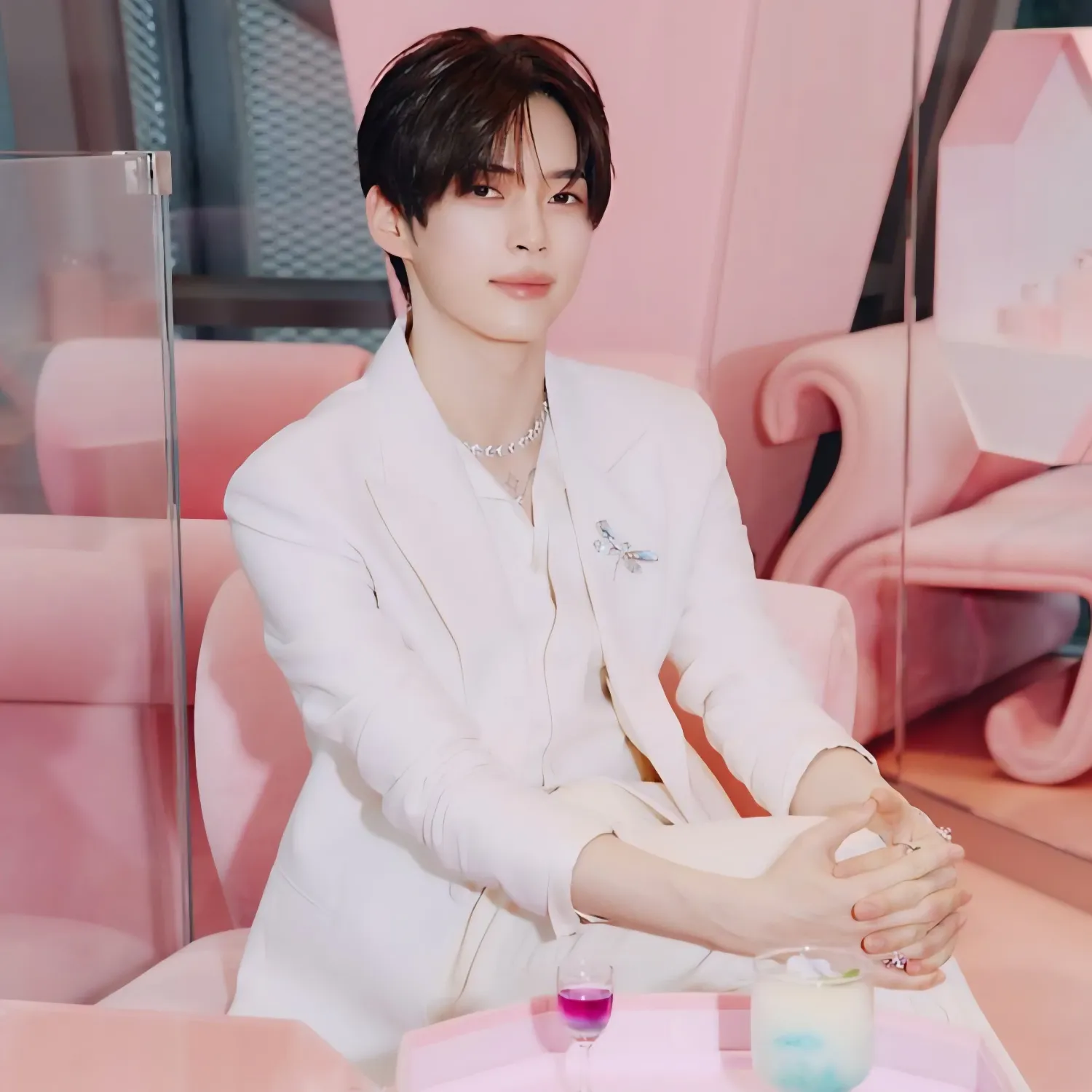 성한빈 (제로베이스원)의 최신 사진