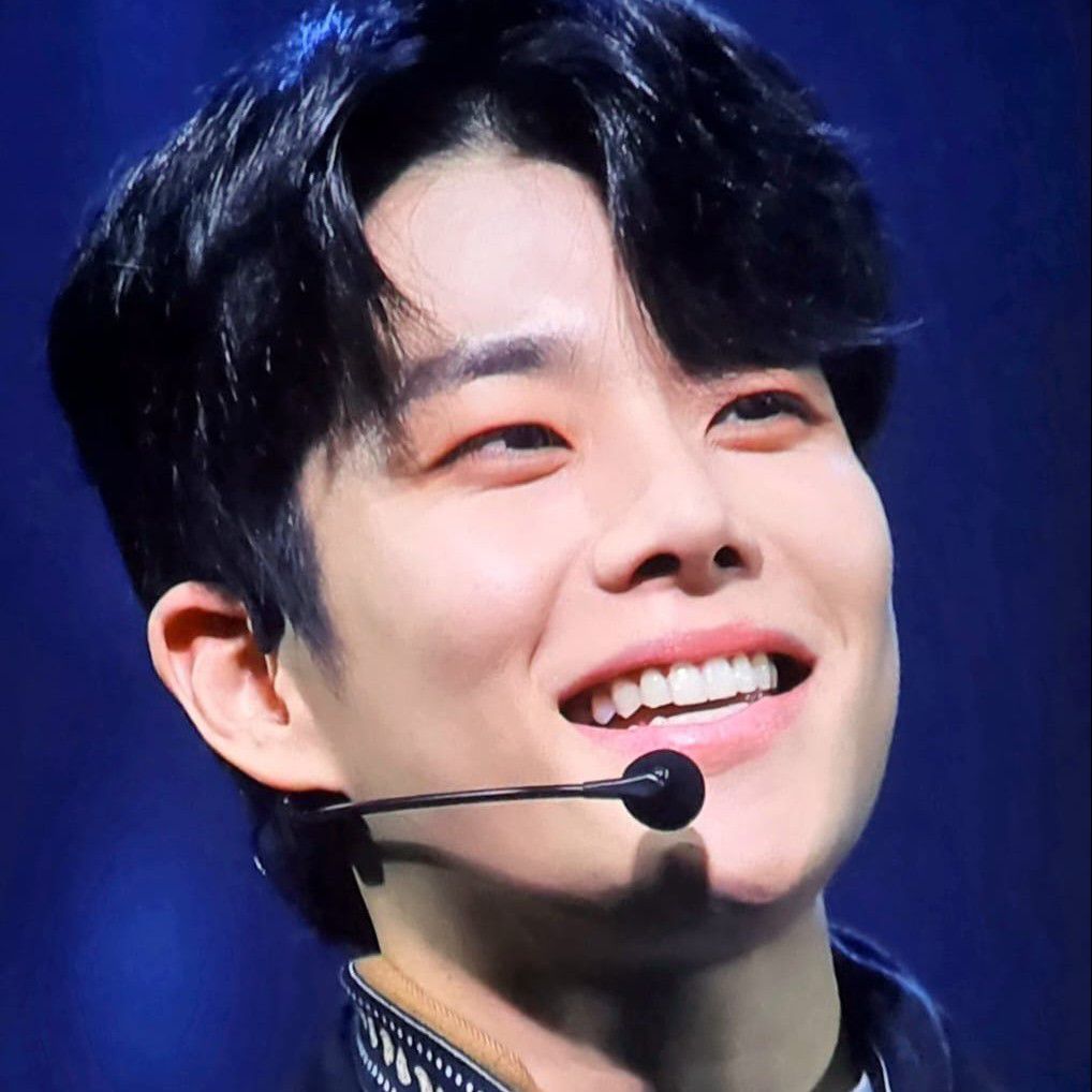 A moment captured by MJ (ASTRO)'s fan