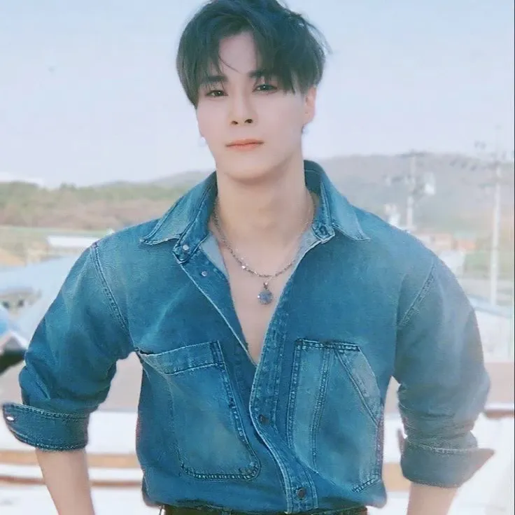 A moment captured by Moonbin (ASTRO)'s fan