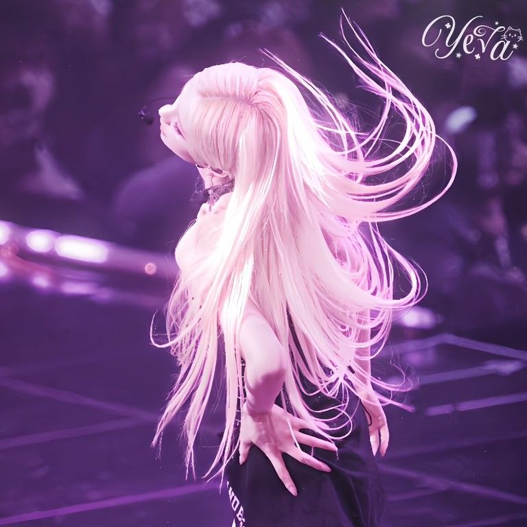 Recent activity shot of Yeji (ITZY)