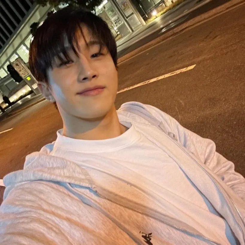 Latest photo of Jinjin (ASTRO)