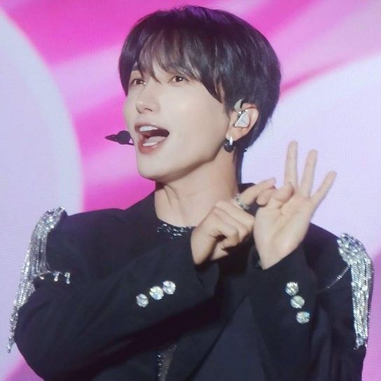 Behind-the-scenes cut of Leeteuk (Super Junior)