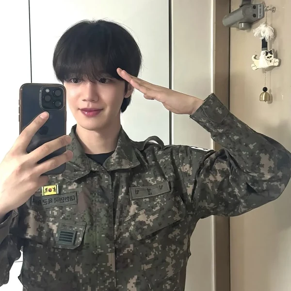 투표로 선정된 임영민의 인기 프로필 이미지