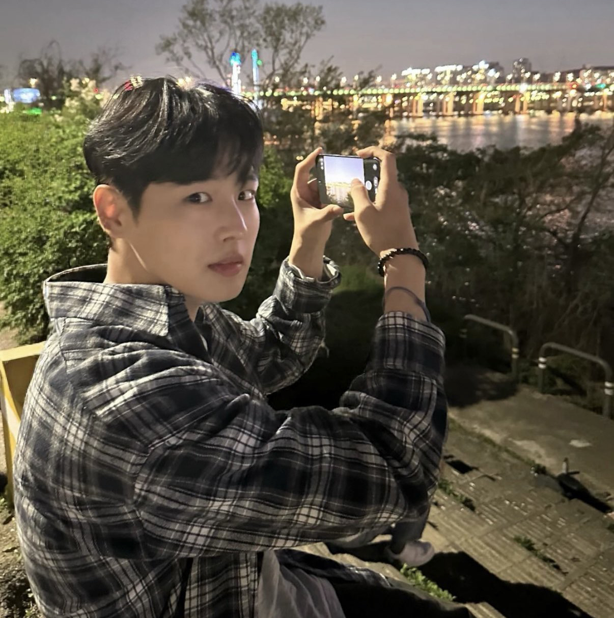 A moment captured by Choi Byungchan's fan