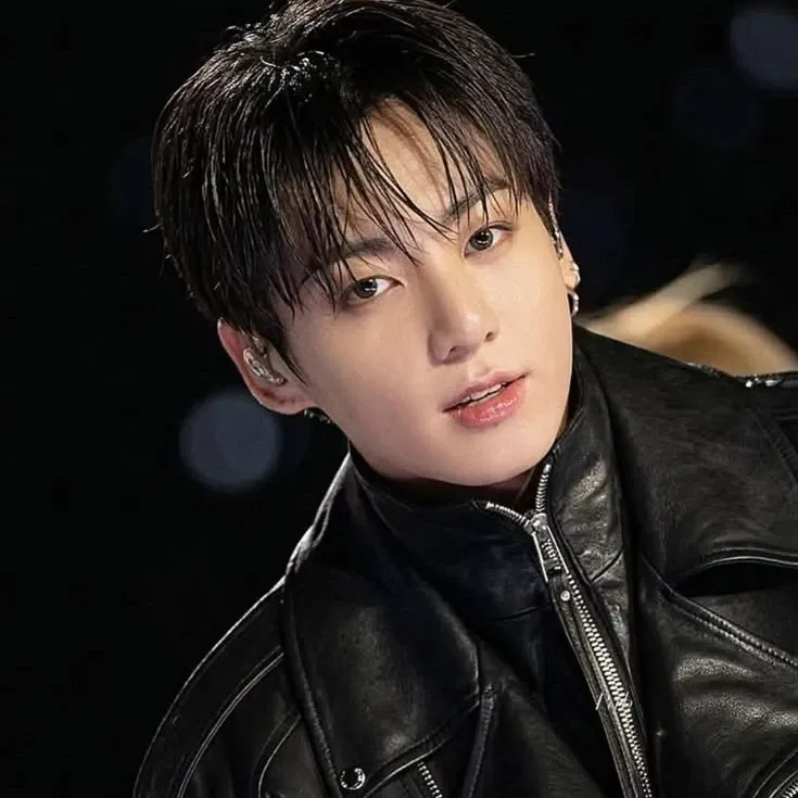 Foto aktivitas terbaru Jungkook (BTS)