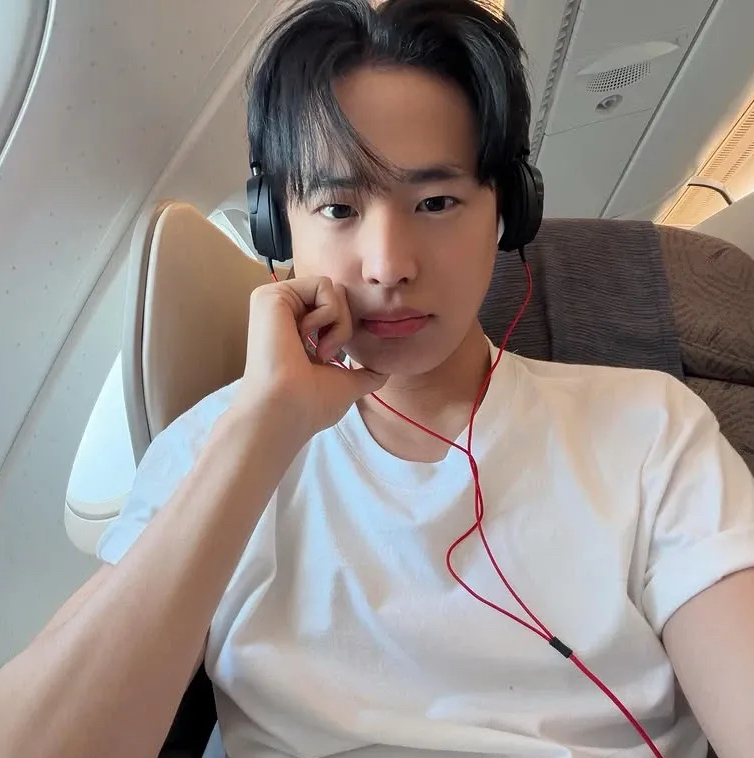 Latest photo of Choi Byungchan