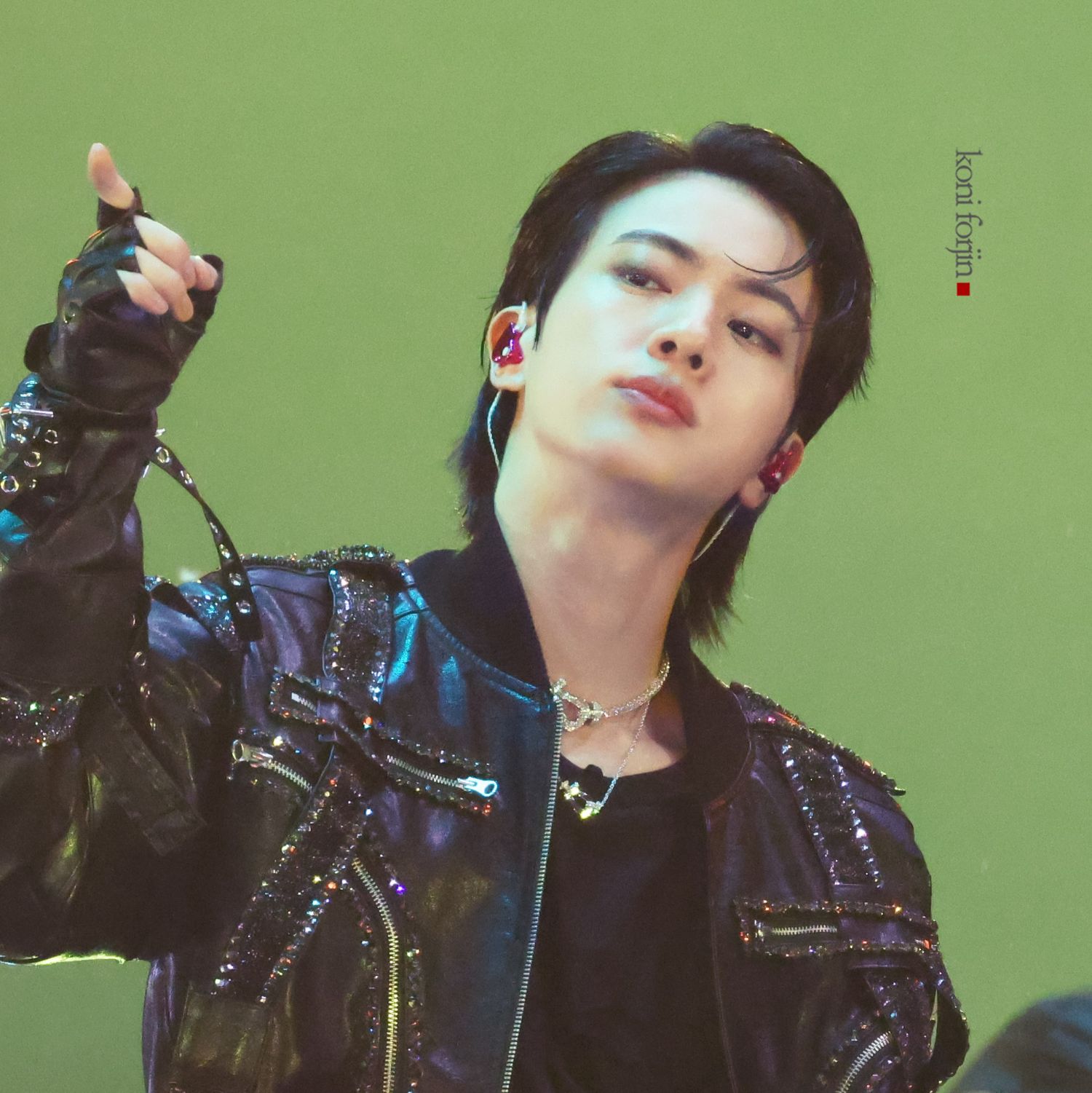 Momen yang diabadikan oleh penggemar Jin (BTS)