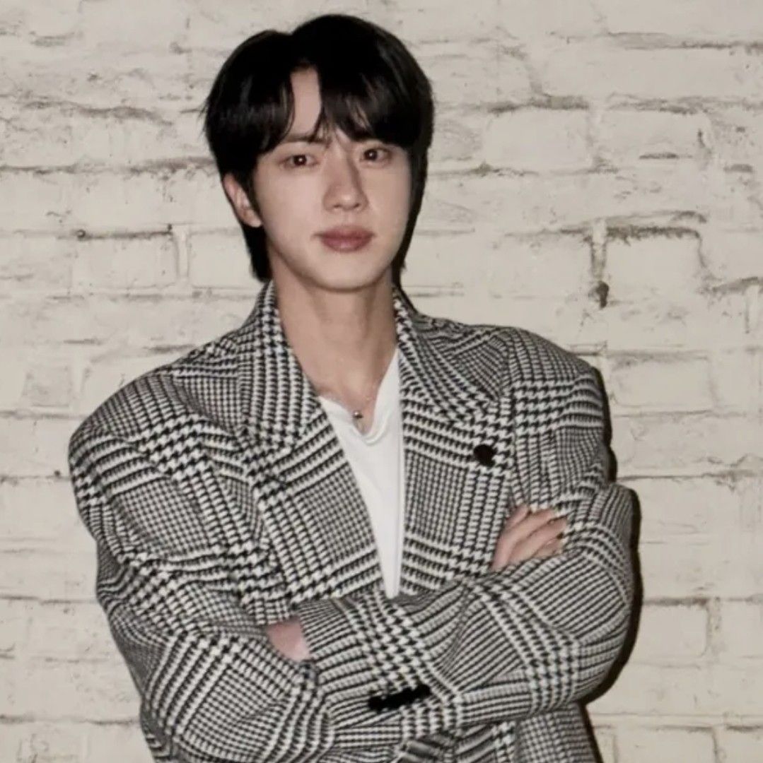 Momen yang diabadikan oleh penggemar Jin (BTS)