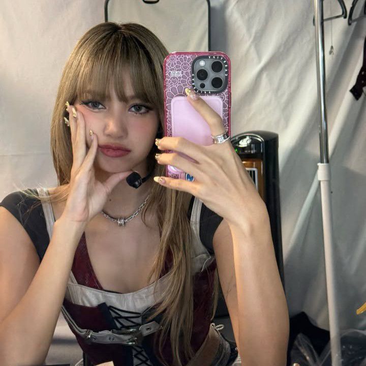 Momen yang diabadikan oleh penggemar Lisa (BLACKPINK)