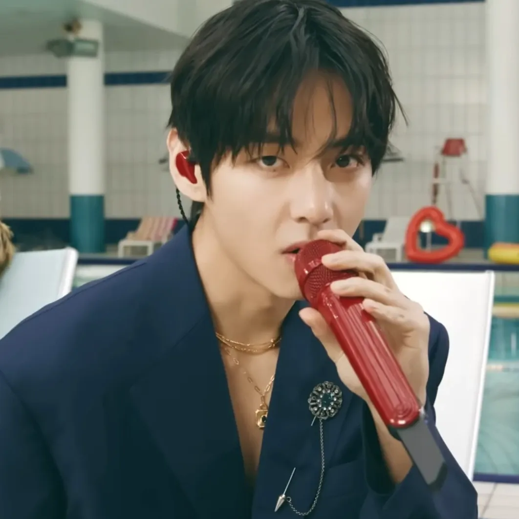 Behind-the-scenes cut of V (BTS)