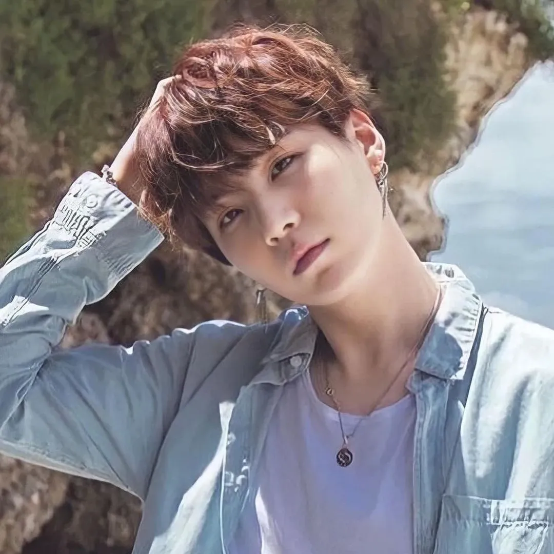 Foto aktivitas terbaru SUGA (BTS)