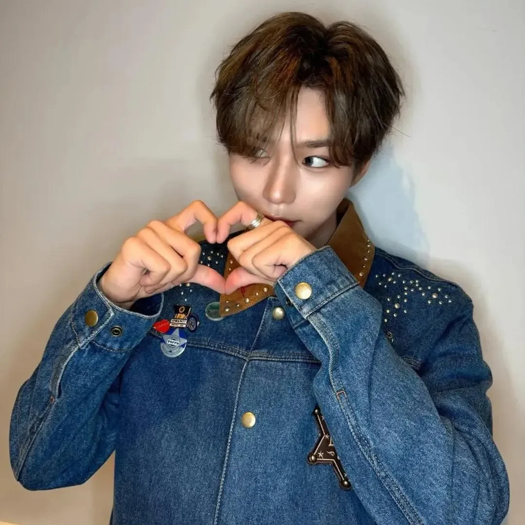 Behind-the-scenes cut of Kim Junseo (ALPHA DRIVE ONE)