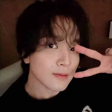 Latest photo of YANGYANG (WayV)