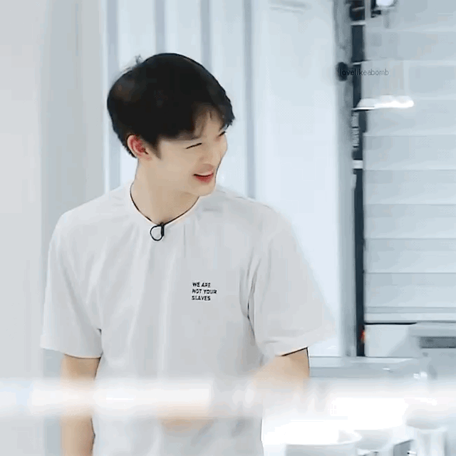 Foto aktivitas terbaru Bae Jinyoung