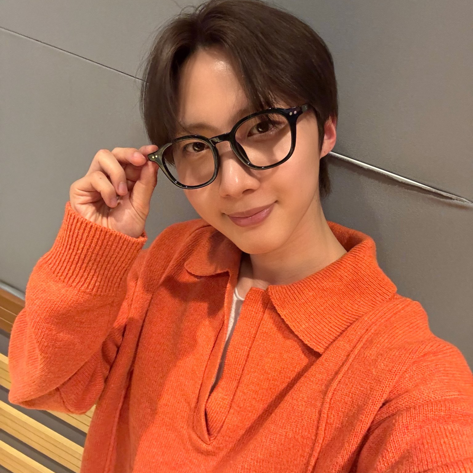 A moment captured by Hui (PENTAGON)'s fan