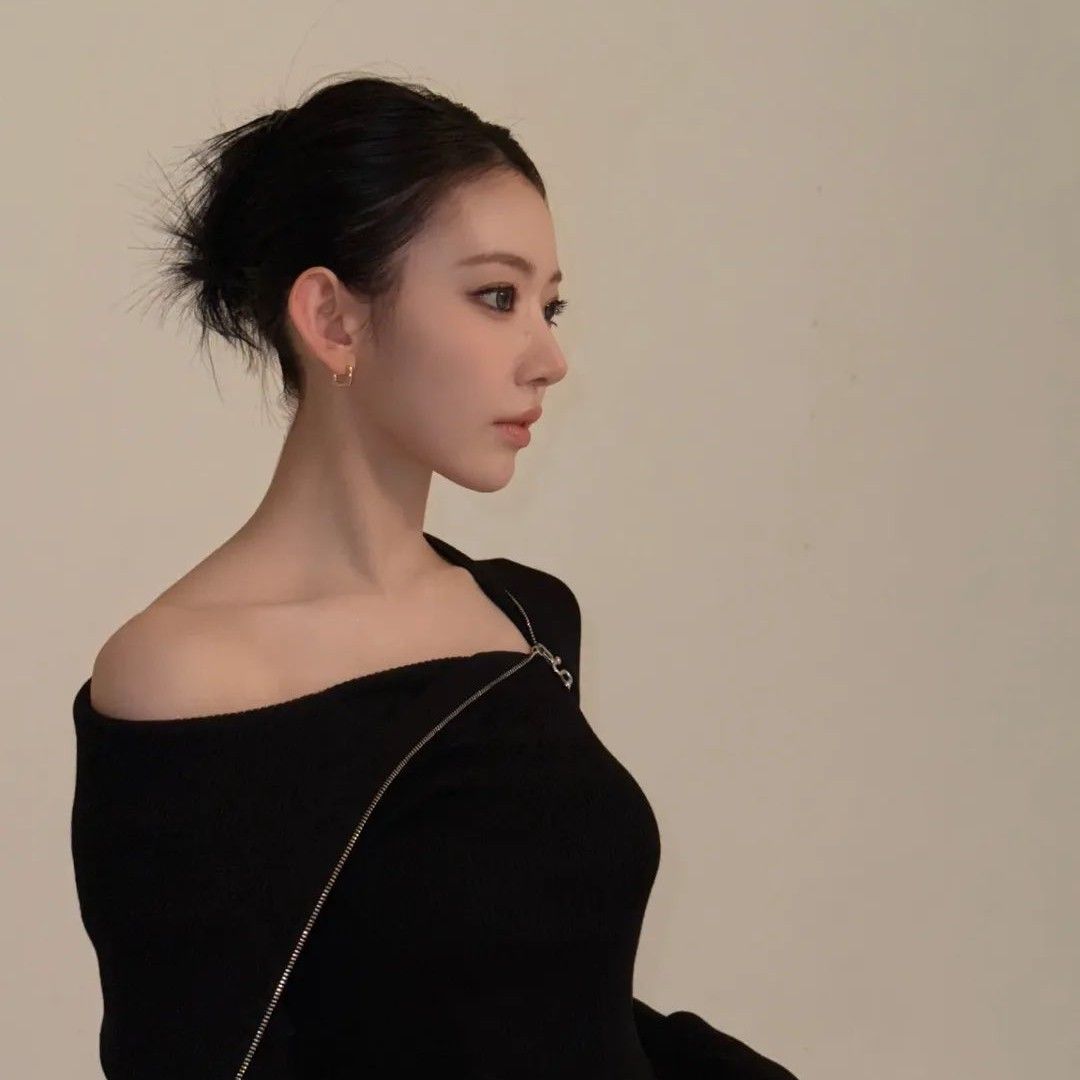 Behind-the-scenes cut of Sakura (LE SSERAFIM)