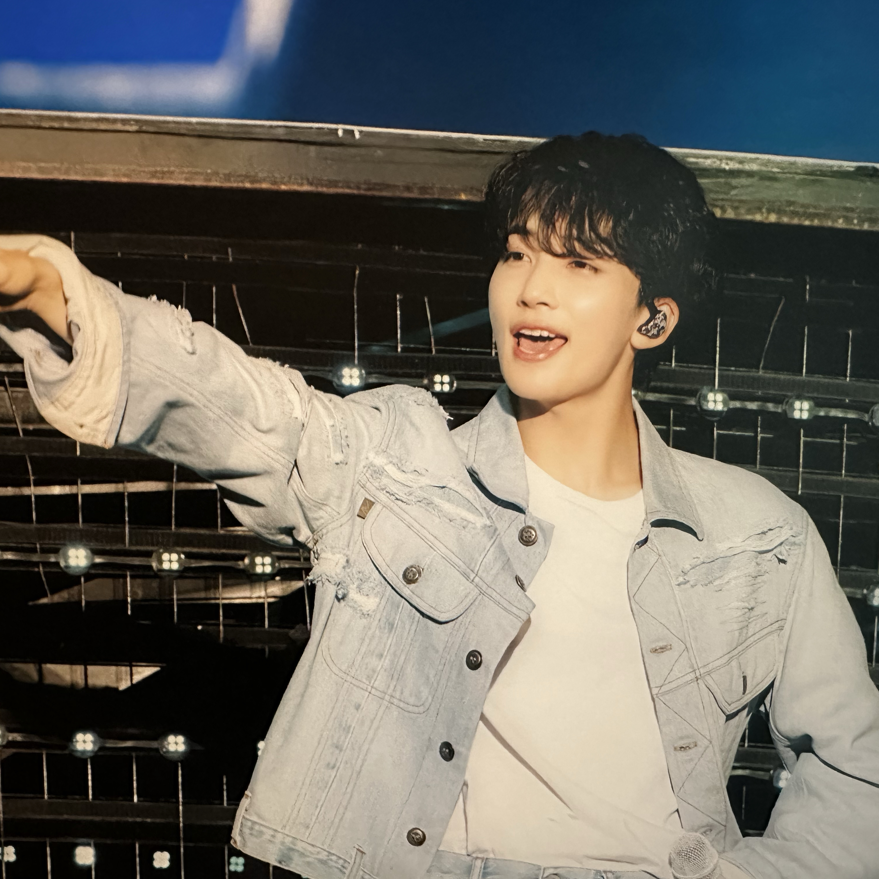 Recent activity shot of Jeonghan (SEVENTEEN)