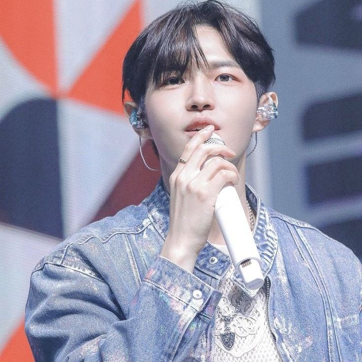 Behind-the-scenes cut of Kim Jaehwan