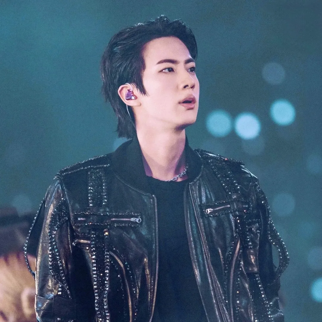 Foto aktivitas terbaru Jin (BTS)