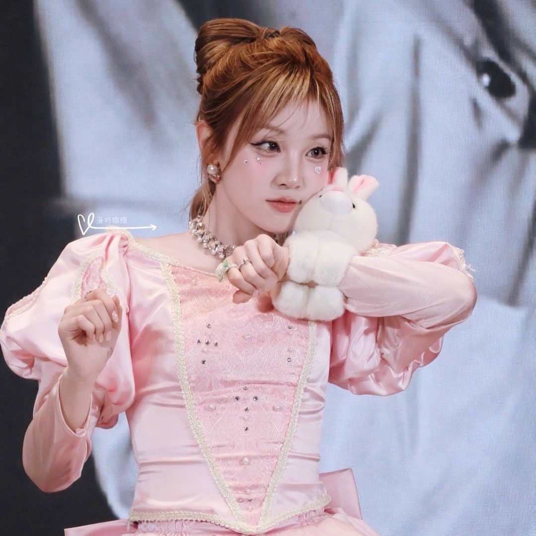 Behind-the-scenes cut of Yuqi (i-dle)