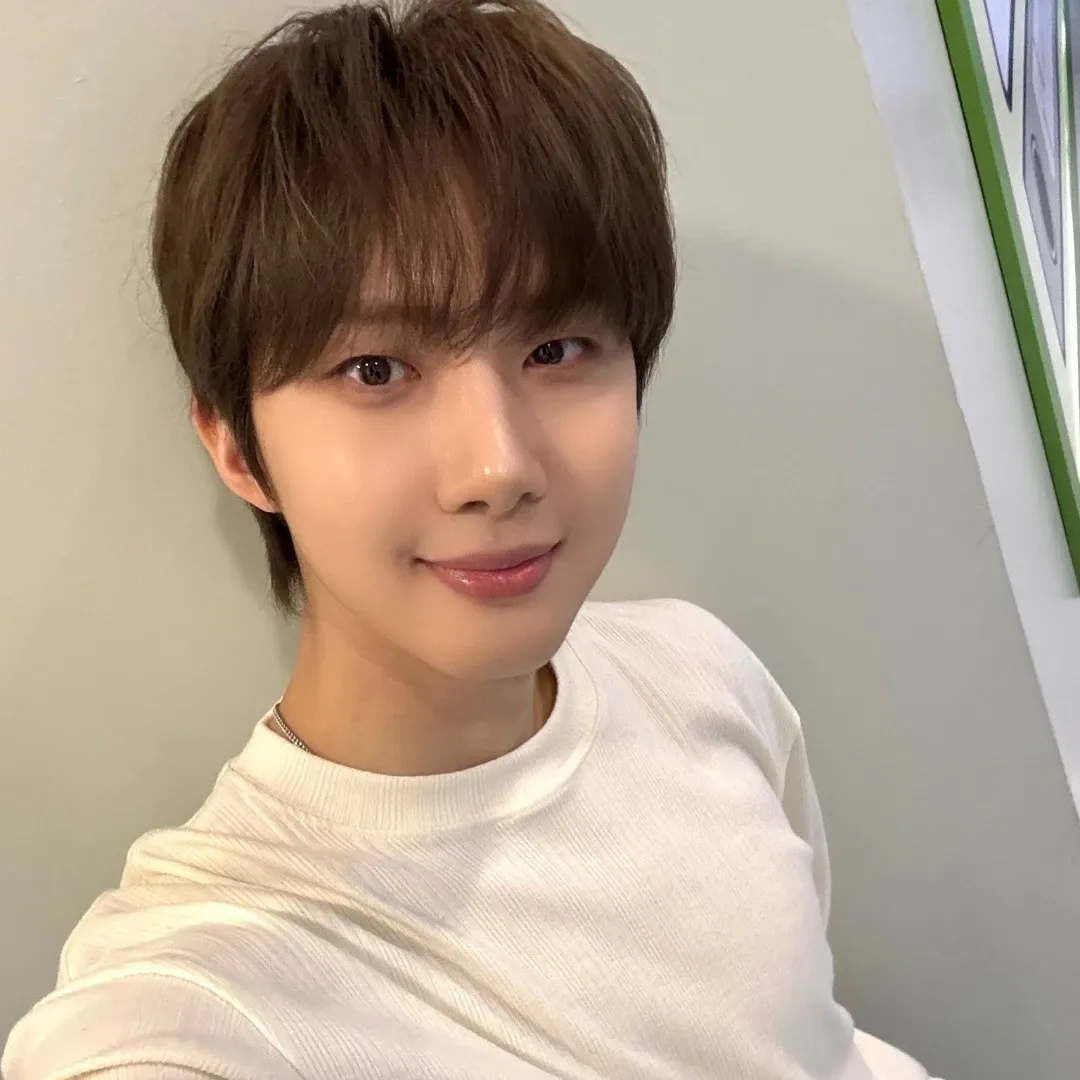 Behind-the-scenes cut of Hui (PENTAGON)