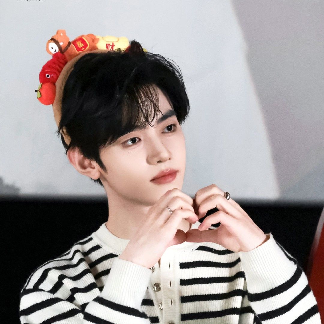 Behind-the-scenes cut of Zhang Hao (ZEROBASEONE)