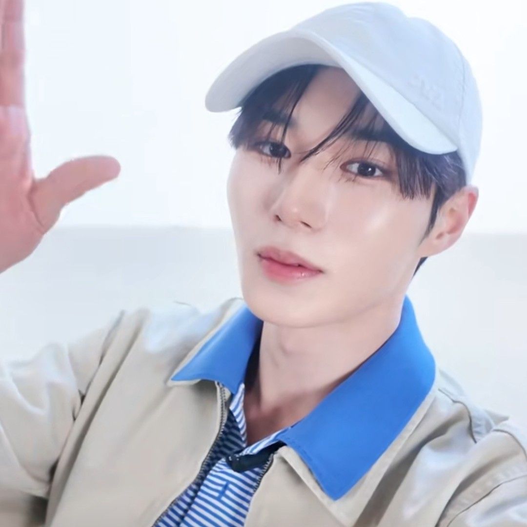 Behind-the-scenes cut of Kim Junseo (ALPHA DRIVE ONE)