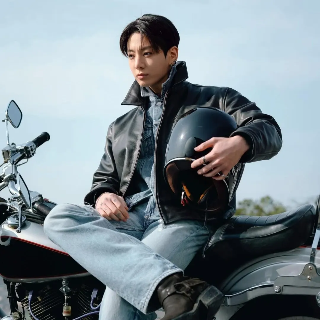 Foto aktivitas terbaru Jungkook (BTS)