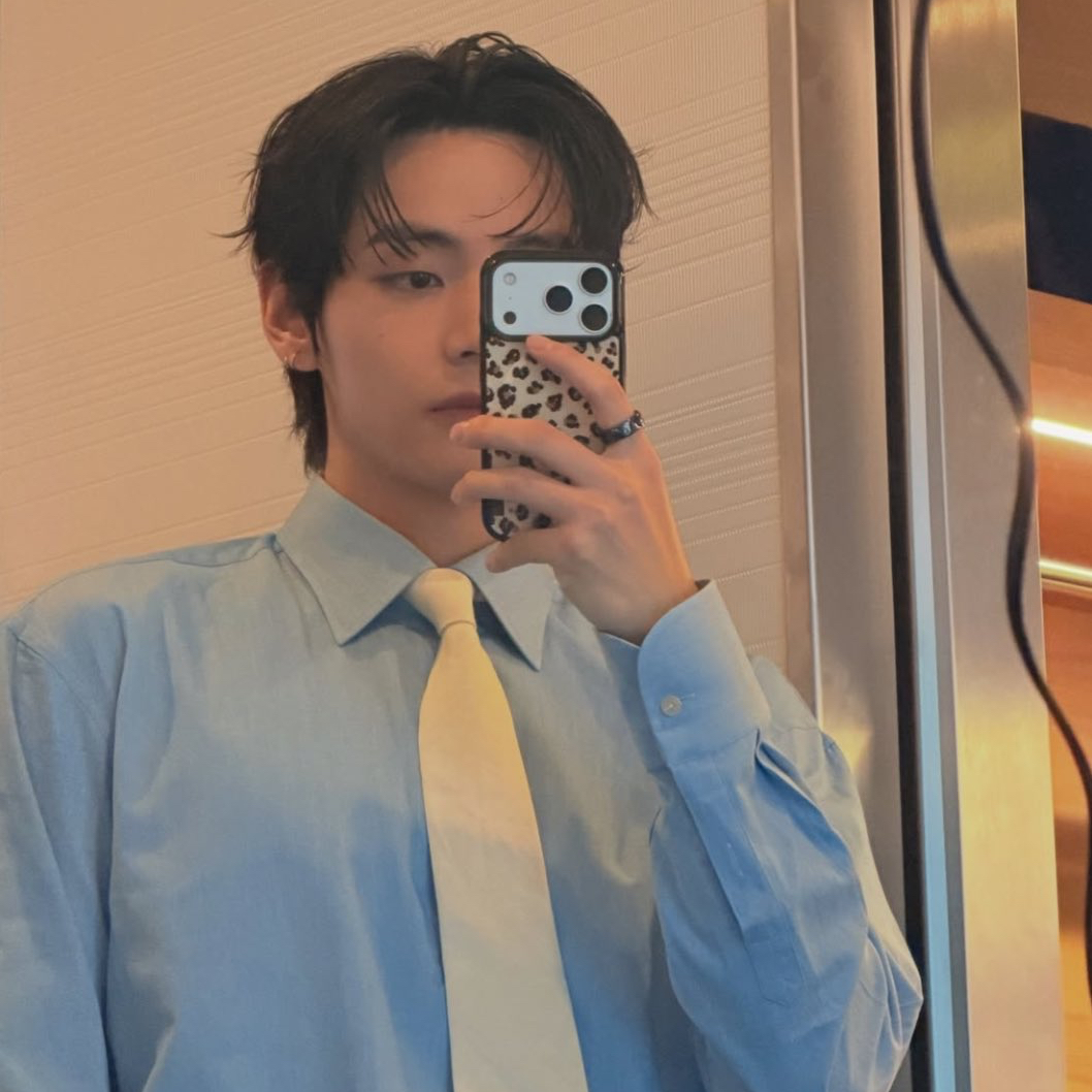 Foto aktivitas terbaru V (BTS)