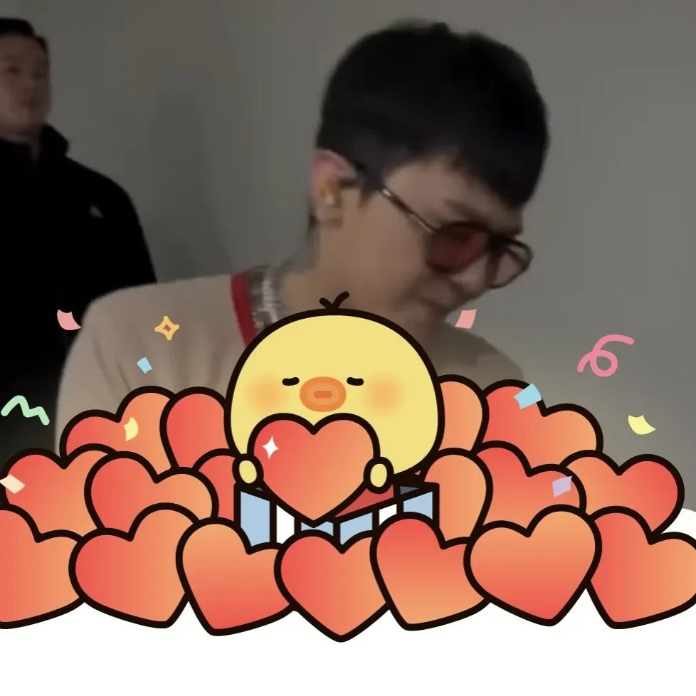 Foto aktivitas terbaru G-DRAGON (BIGBANG)